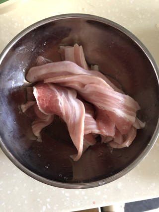 青豆粉蒸肉的做法步骤：1