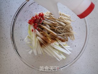 凉拌酸辣豆皮的做法步骤：3