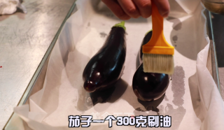 烤茄子的做法步骤：1