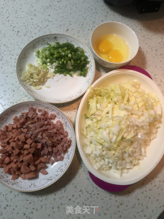 培根鸡蛋炒饭的做法步骤：1