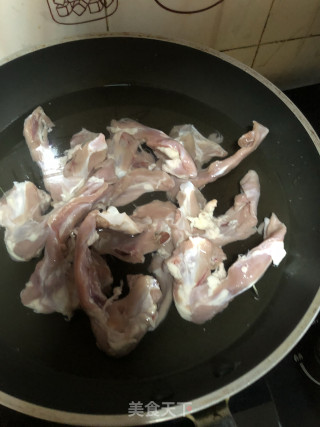 酱香鸭锁骨的做法步骤：2