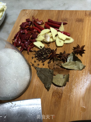 酱香鸭锁骨的做法步骤：4