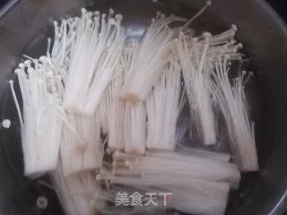 酥炸椒盐金针菇的做法步骤：2
