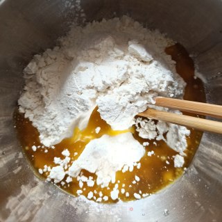 韭菜鸡蛋饼的做法步骤：1