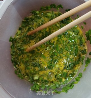 韭菜鸡蛋饼的做法步骤：4
