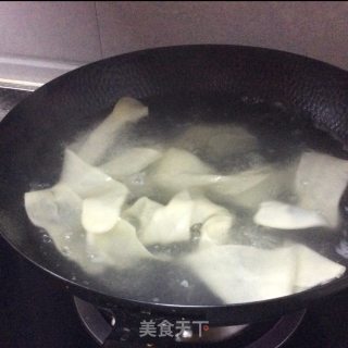 番茄鸡蛋面，简单又健康的做法步骤：1