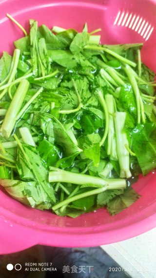 空心菜的做法步骤：1