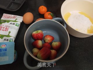 草莓酸奶千层的做法步骤：1