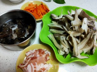 肉片烧平菇的做法步骤：1
