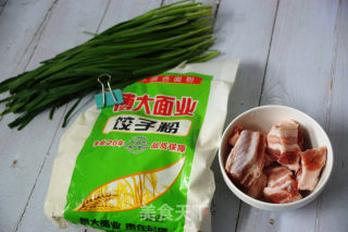 韭菜鲜肉水饺的做法步骤：1