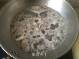 山药胡萝卜老鸭蒸汤的做法步骤：2