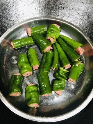 煎辣椒培根卷的做法步骤：2