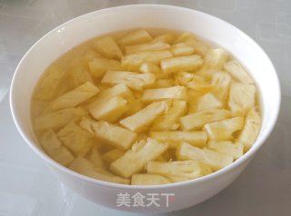 菠萝炒饭的做法步骤：1