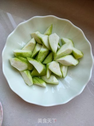 蒜香丝瓜炒木耳的做法步骤：3