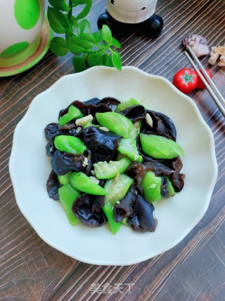 蒜香丝瓜炒木耳的做法步骤：13