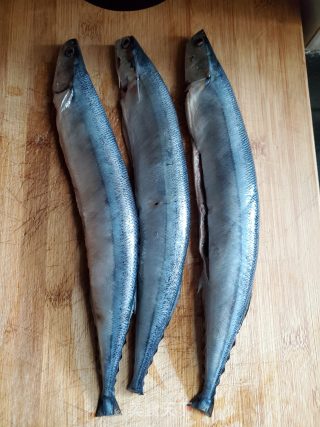 香煎秋刀鱼的做法步骤：2