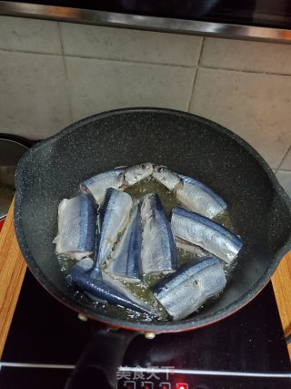 香煎秋刀鱼的做法步骤：4