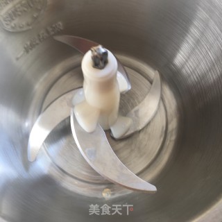 荠菜丸子菌菇汤的做法步骤：4