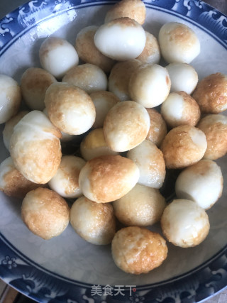 鹌鹑蛋红焖肉的做法步骤：3