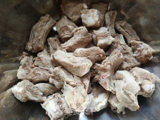 松茸玉米排骨汤的做法步骤：6