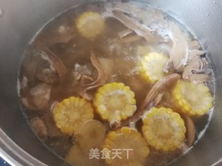 松茸玉米排骨汤的做法步骤：12