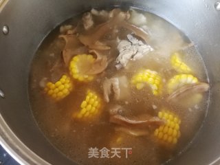 松茸玉米排骨汤的做法步骤：15