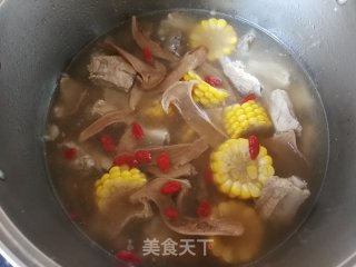 松茸玉米排骨汤的做法步骤：16