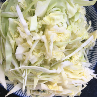 虾干炒包菜丝的做法步骤：4