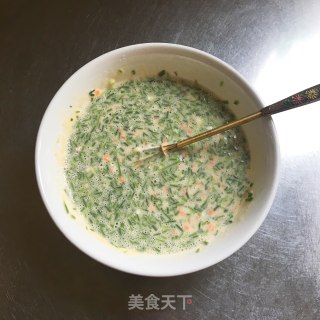 胡萝卜葱花鸡蛋饼的做法步骤：2