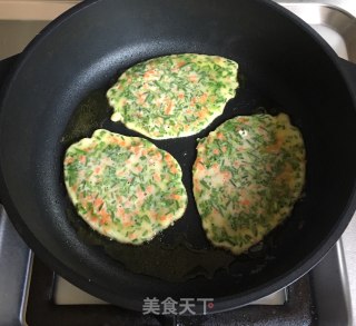 胡萝卜葱花鸡蛋饼的做法步骤：3
