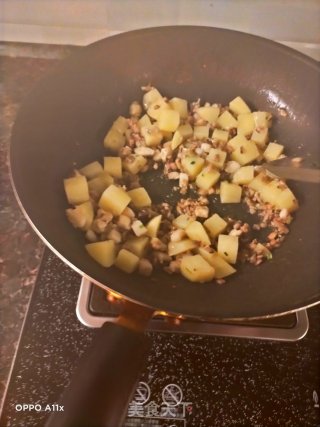 爆炒土豆蒸饭的做法步骤：3