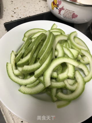 清炒西葫芦的做法步骤：1