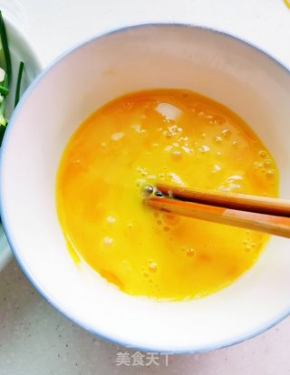 韭菜炒鸡蛋的做法步骤：2