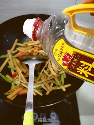 青椒炒豆干的做法步骤：4