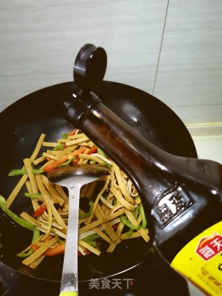 青椒炒豆干的做法步骤：5