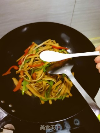 青椒炒豆干的做法步骤：6