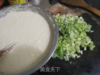 葱花鸡蛋饼的做法步骤：2