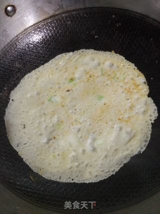 葱花鸡蛋饼的做法步骤：5