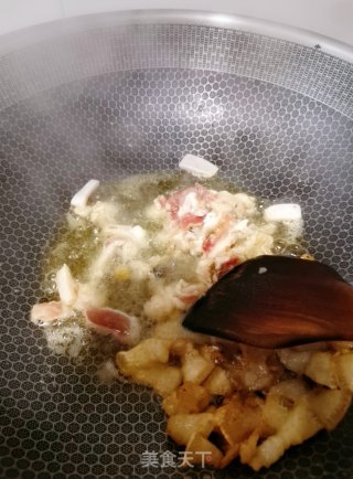 甘蓝球炒肉的做法步骤：4