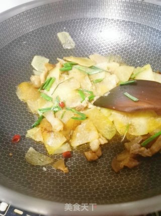甘蓝球炒肉的做法步骤：6