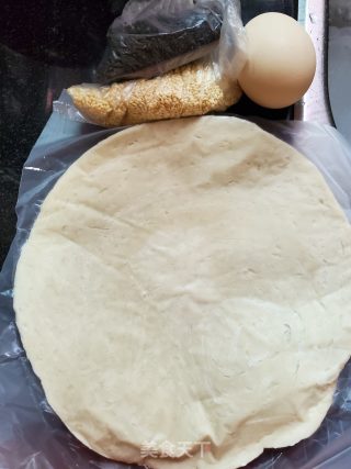 鸡蛋手抓饼的做法步骤：1