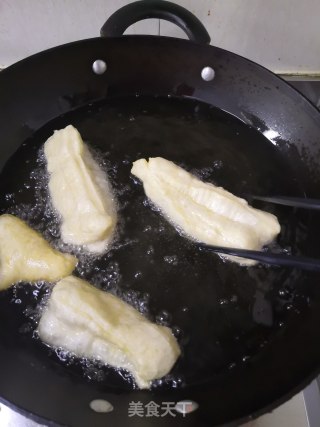 油条的做法步骤：16