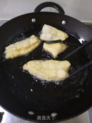 油条的做法步骤：17