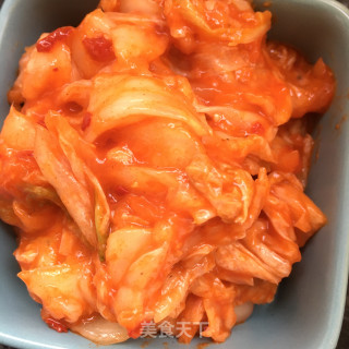 猪肉辣白菜炒金针菇拌面的做法步骤：2