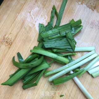 猪肉辣白菜炒金针菇拌面的做法步骤：5
