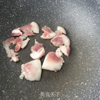 猪肉辣白菜炒金针菇拌面的做法步骤：8