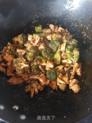 西兰花鸡胸肉焖饭的做法步骤：11