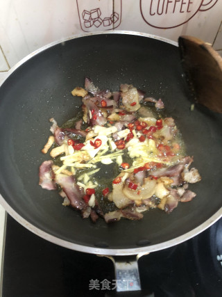 腊肉炒芦笋的做法步骤：6