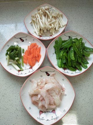 虾仁白玉菇炒荷兰豆的做法步骤：4