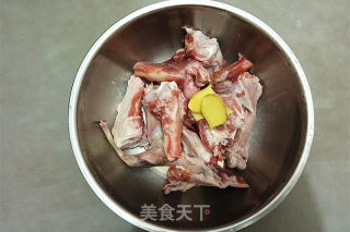 羊肉萝卜汤的做法步骤：1